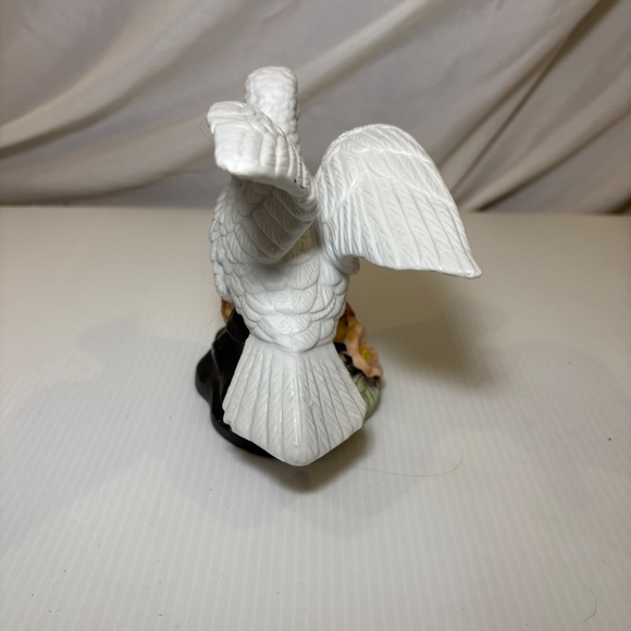 Vintage Flambro White Dove Figurine with Flower Fine Porcelain Made in Taiwan - Picture 4 of 8